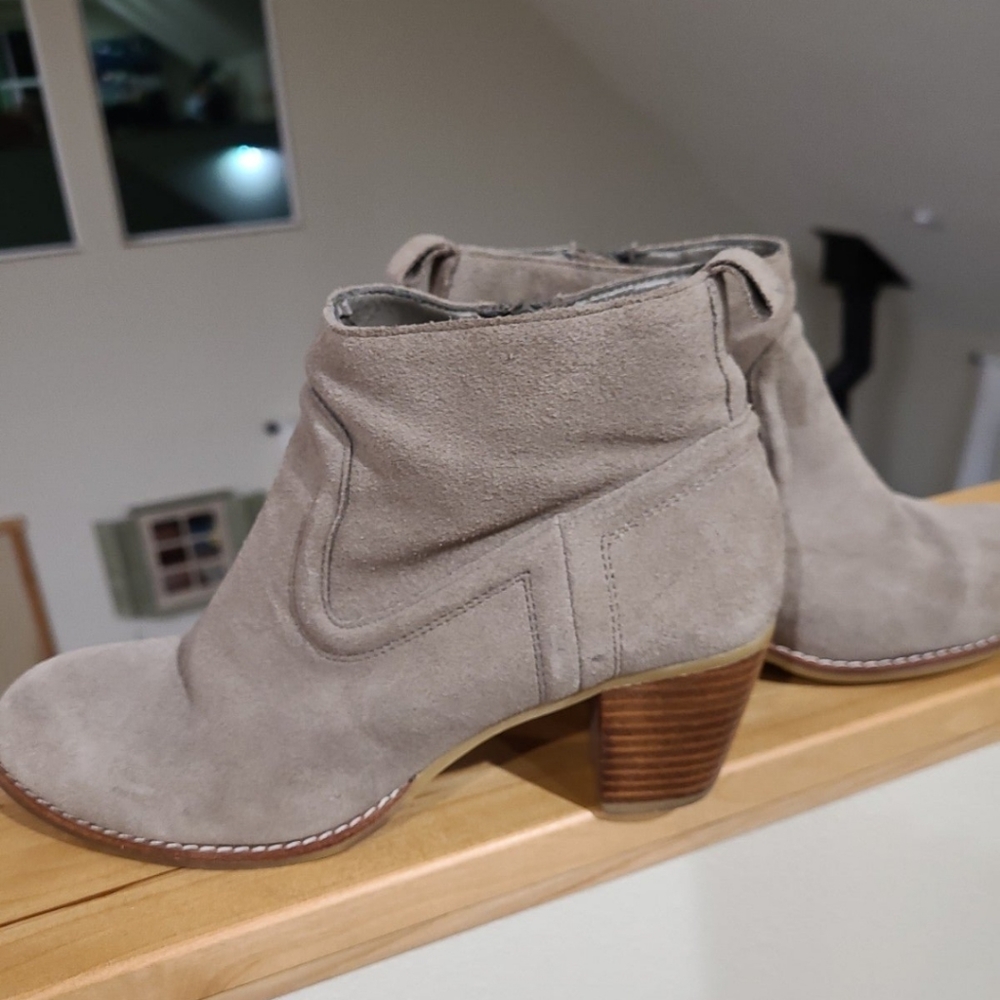 Dolce Vita Camel Suade Booties Womens‎ Size 8